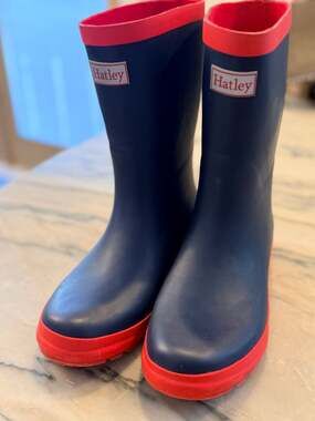 Hatley Kids Navy and Red Matte Rain Boots size 4